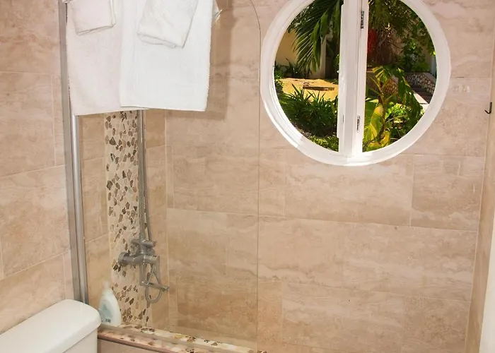 Czar's Citadel-2 Bedroom 23e At Columbus Heights * Ocho Ríos
